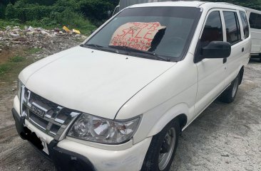 Sell White Isuzu Crosswind for sale in Manila