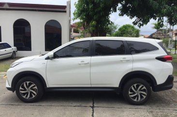 Selling White Toyota Rush for sale in Manila