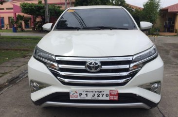 Selling White Toyota Rush for sale in Manila