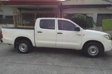 White Toyota Hilux 2010 for sale in Quezon City