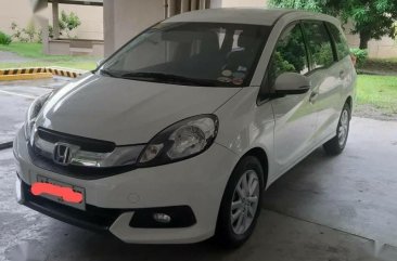 Selling White Honda Mobilio 2015 in Makati