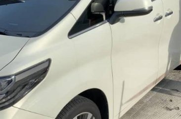 Sell White Toyota Alphard in Manila