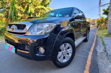 Sell Black Toyota Hilux in Parañaque