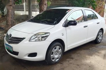 Selling White Toyota Vios in Manila