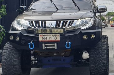 Black Mitsubishi Strada for sale in Valenzuela