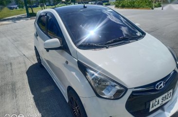Selling White Hyundai Eon in Pasig