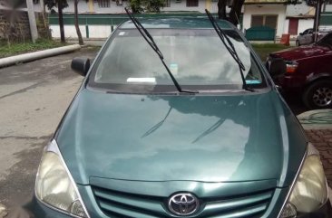 Selling Green Toyota Innova in Cainta