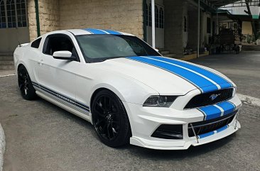 Selling White Ford Mustang in Manila