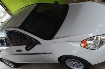 White Hyundai Accent 2010 for sale in Manila