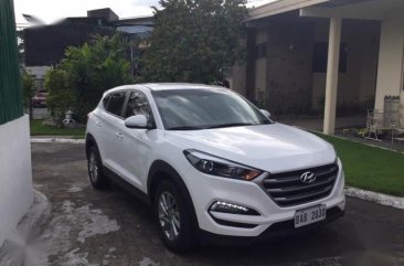 Sell White Hyundai Tucson in Pateros