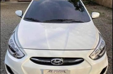 White Hyundai Accent for sale in Bulacan