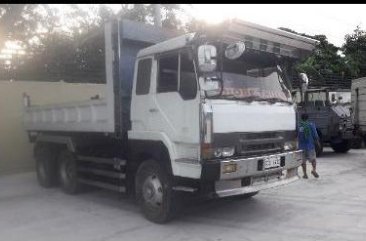 Selling White Mitsubishi Fuso in Quezon City