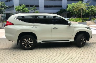 Selling White Mitsubishi Montero in Manila