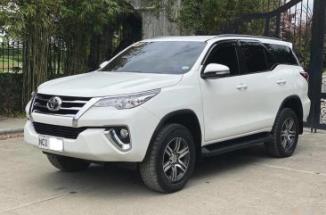 Selling White Toyota Fortuner 2018 in Manila