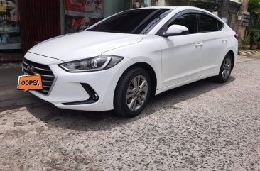 Selling White Hyundai Elantra in Las Piñas
