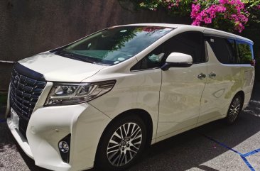 White Toyota Alphard for sale in Pasig