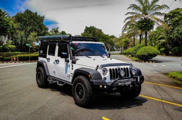 Selling White Jeep Wrangler for sale in Makati