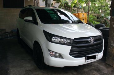 Sell White Toyota Innova in Valenzuela