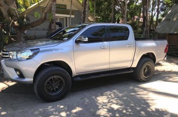 Selling Silver Toyota Hilux in Magsaysay