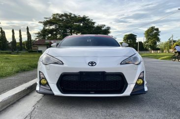 Sell White 2013 Toyota 86 Sedan in Manila