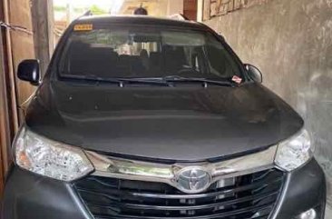 Selling Black Toyota Avanza in Makati