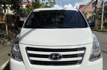 Sell White 2016 Hyundai Grand starex in Manila