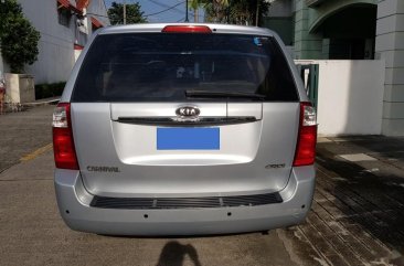 Selling Silver Kia Carnival 2010 Van in Manila