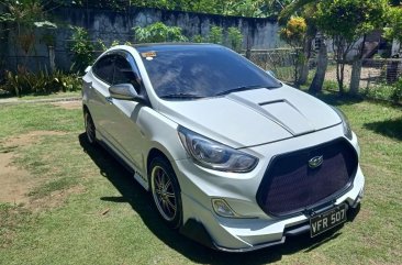 Selling White Hyundai Accent in Liloan