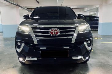 Sell Black Toyota Fortuner in Manila