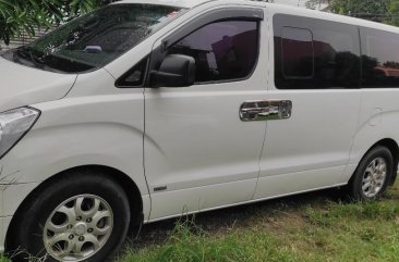 Selling White Hyundai Grand starex in Malabon