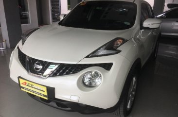 Sell White 2015 Nissan Juke in San Fernando