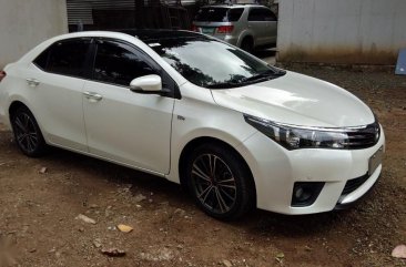 Sell Pearl White Toyota Corolla altis in Manila