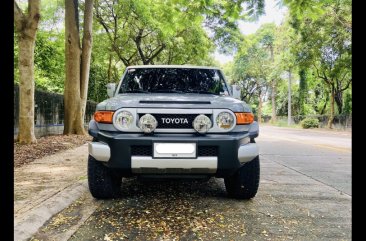 Selling White Toyota Fj Cruiser 2014 in Muntinlupa