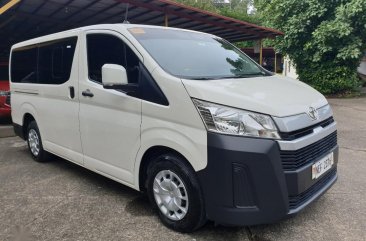 Sell White Toyota Hiace in Pasig