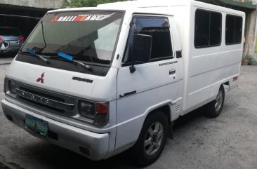 Selling White Mitsubishi L300 in Manila