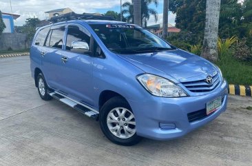 Selling Blue Toyota Innova 2012 SUV at 70000 km in Manila