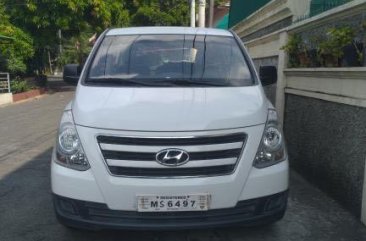 Selling White Hyundai Grand Starex 2017 in Lopez Village Covered Court