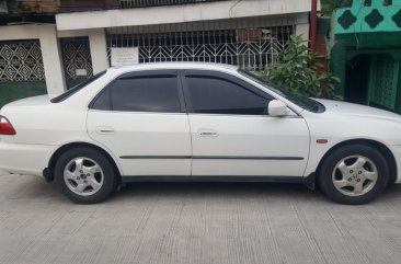 Sell White 2002 Honda Accord in Malinta