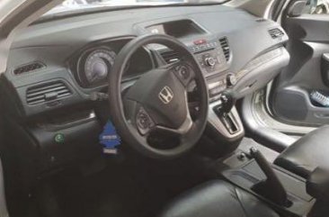 Selling White Honda Cr-V in Bonifacio