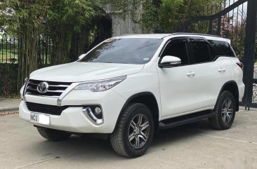 Selling White Toyota Fortuner 2018 in Manila