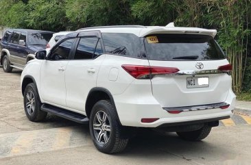 Selling White Toyota Fortuner 2018 in Manila