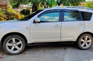 Selling White Mitsubishi Outlander 2014 in Marikina