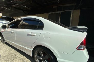 Selling White Honda Civic 2010 in Manila