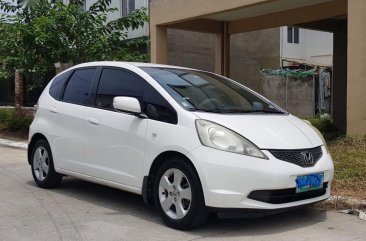 Selling White Honda Jazz in Manila