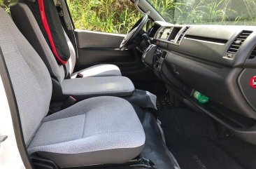 Selling White Toyota Hiace in Quezon City