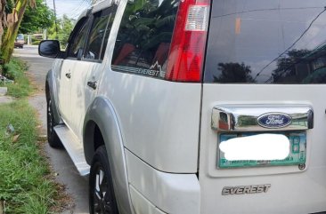 Sell White Ford Everest in Bacoor