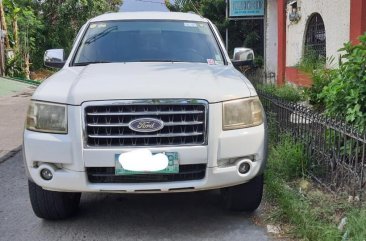 Sell White Ford Everest in Bacoor