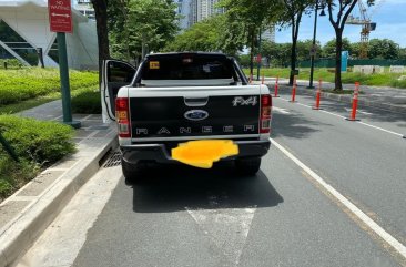 Selling White Ford Ranger in Manila