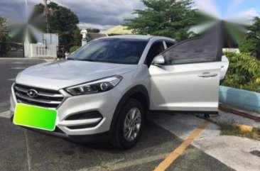 Selling Silver Hyundai Tucson in Parañaque