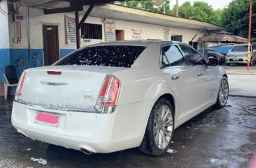 Selling White Chrysler 300c in Angeles